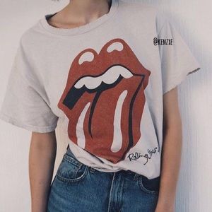 BRANDY MELVILLE GRAPHIC ROLLING STONES TEE